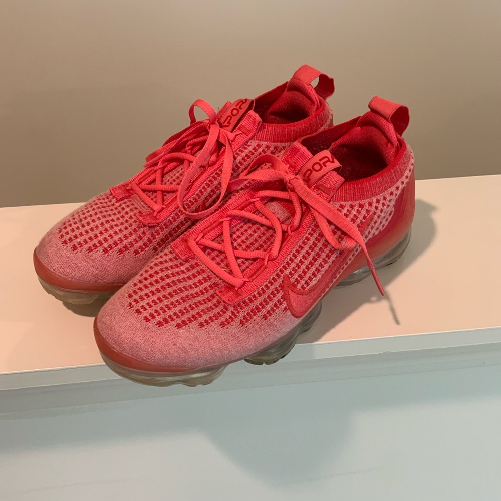 Nike Air Vapormax 2021 Flyknit red women’s size 7.5 - Picture 2 of 14